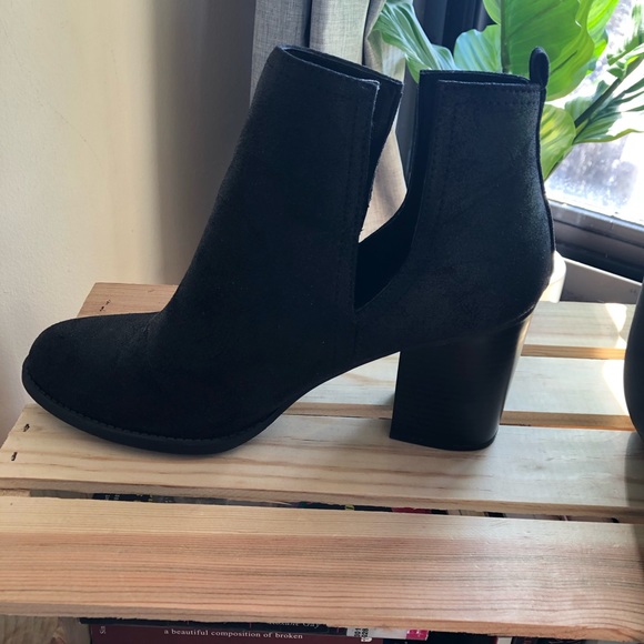 Faux Suede Side Cutout Booties - Picture 5 of 7